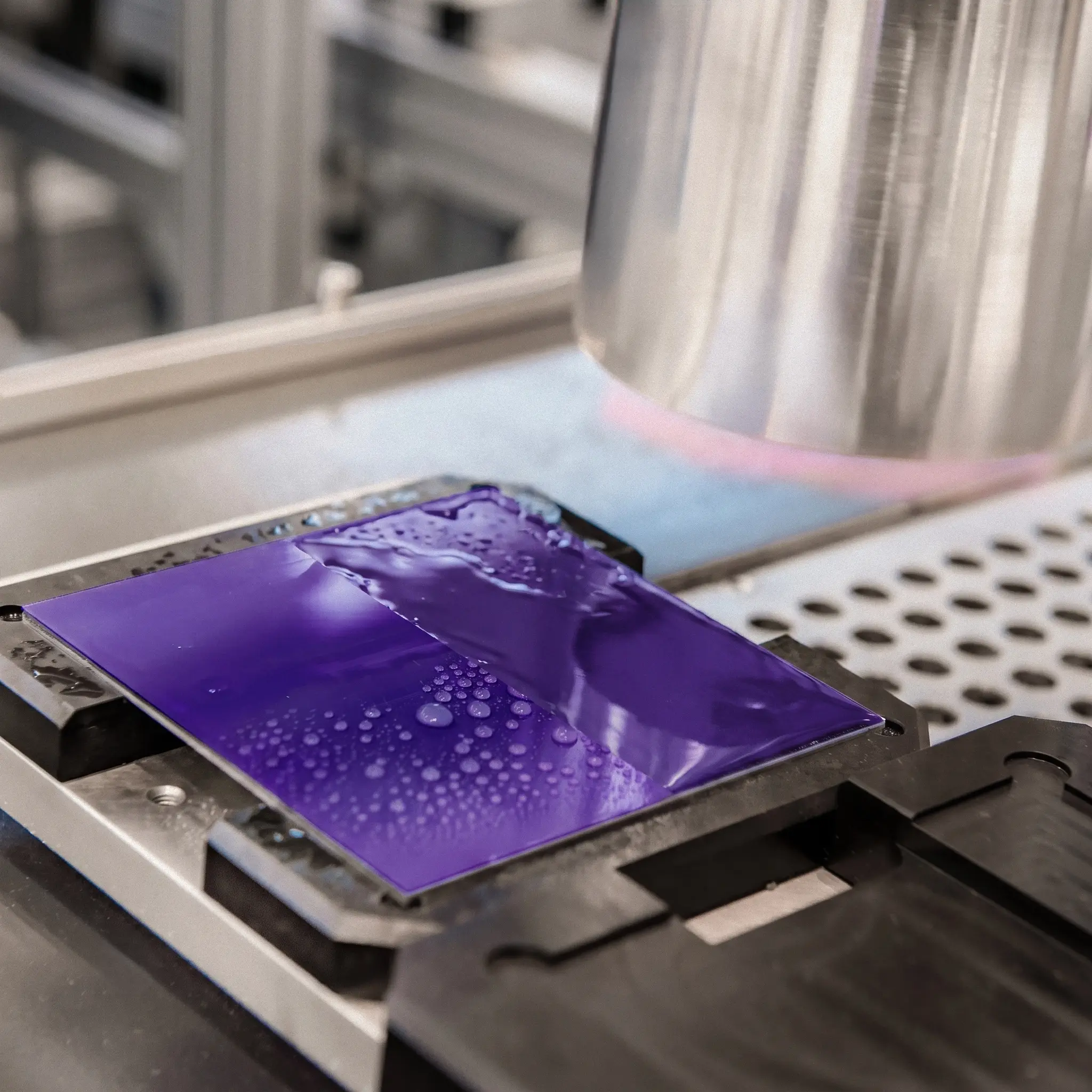 Plasma anti-fog treatment of a transparent surface in a production line