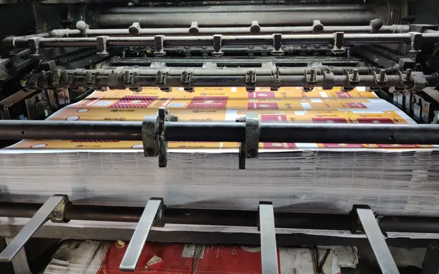 Print unit running on an industrial press
